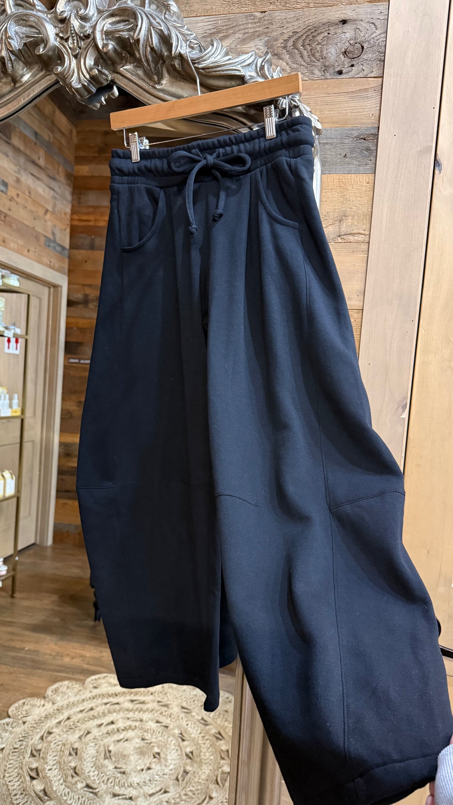 Barrel Mid Rise Sweats - Black