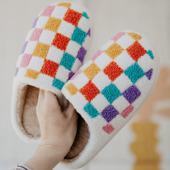 MULTICOLORED CHECKERED PATTERN FUZZY SLIPPERS
