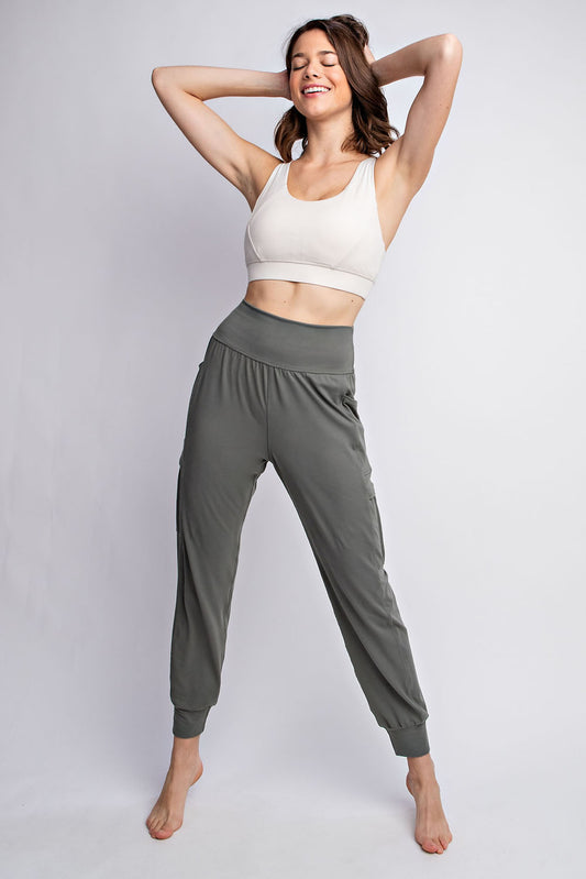 BUTTER JOGGER WITH SIDE POCKETS