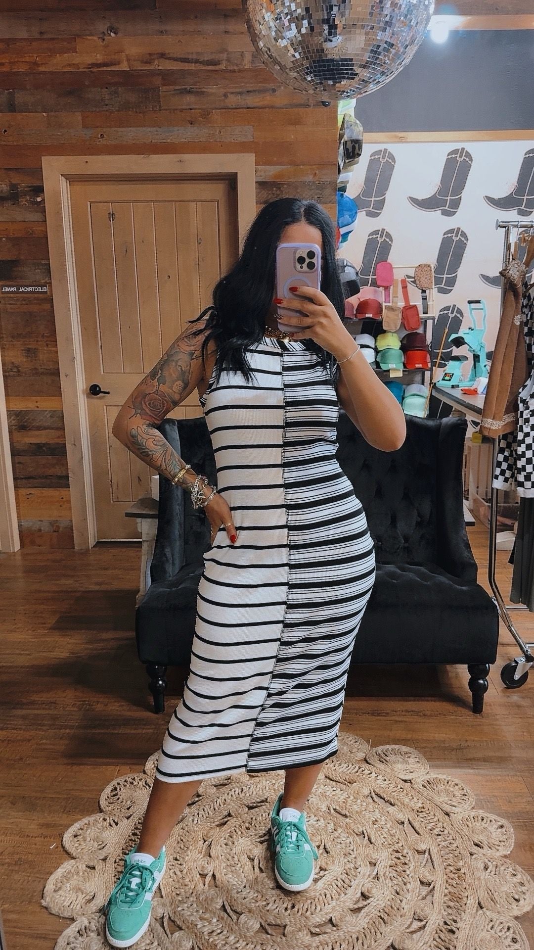 SLEEVELESS CONTRAST REVERSE STITCH MIDI DRESS