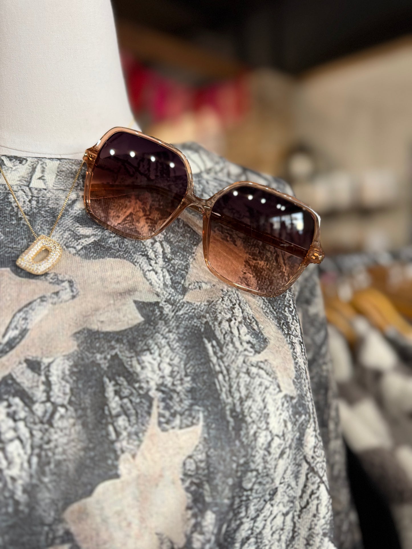 Press Tour Quay Shades